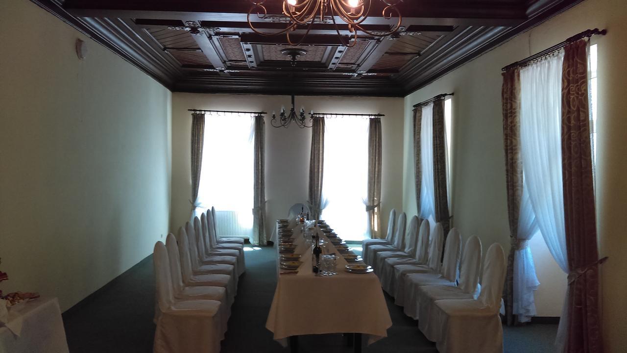 Hotel Krokus คาเมียนนา กูรา ภายนอก รูปภาพ